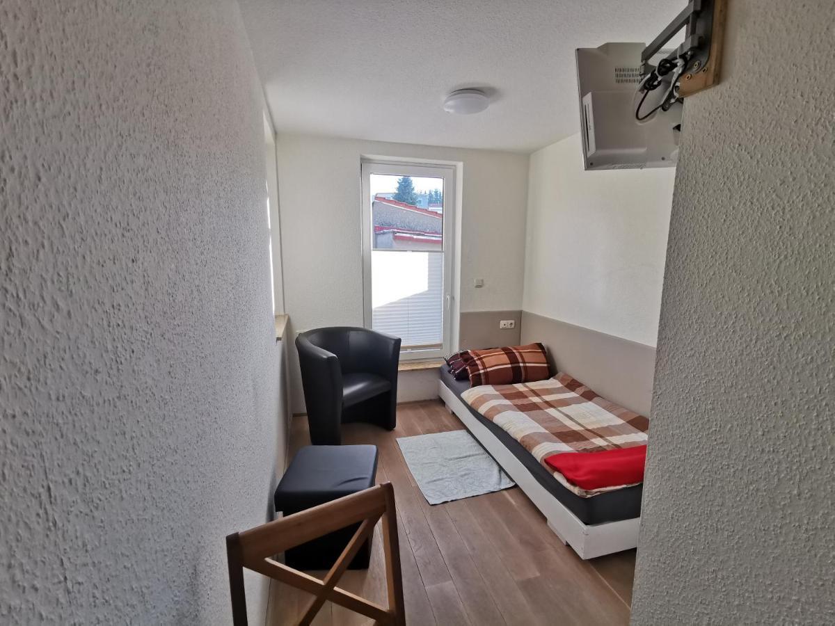 Ferienwohnung Und Pension Guertler Werdau ภายนอก รูปภาพ